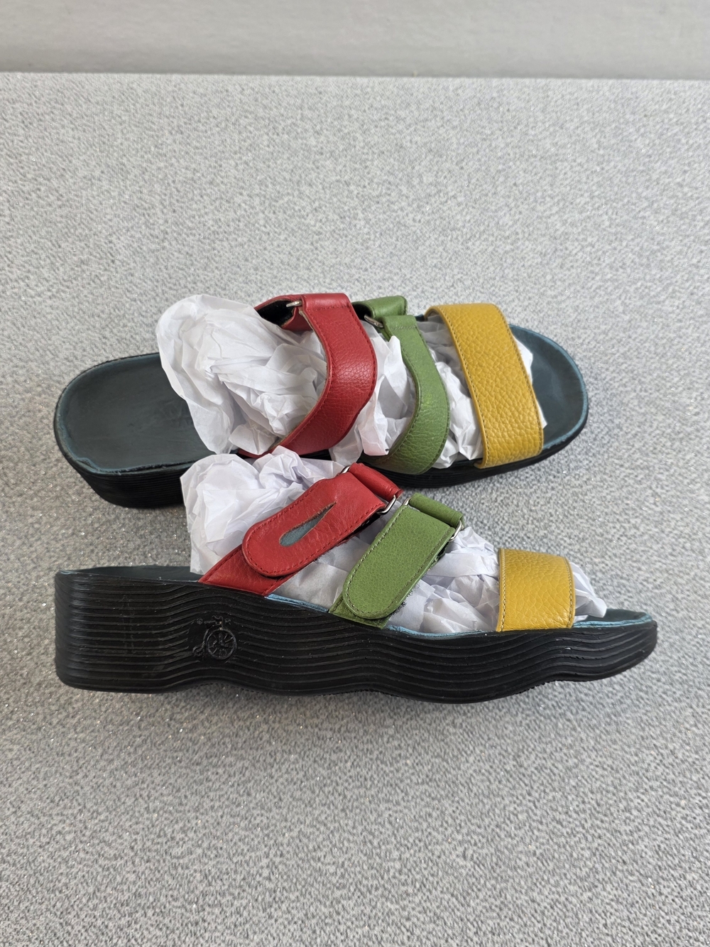Vintage Famolore Wavy Sole Rainbow Strap Slide Sandals Women's 7 Made in USA
